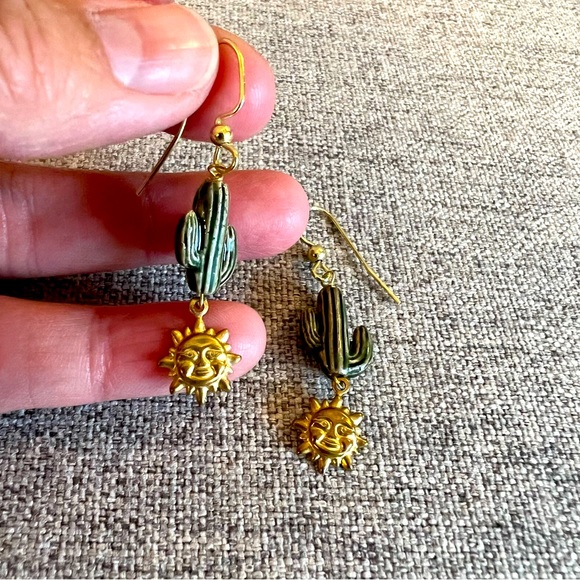 Cactus and Sun Earrings with hooks - Picture 3 of 4